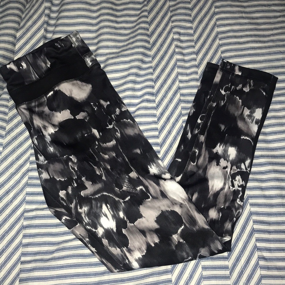 Gray and black patterned high waisted leggings